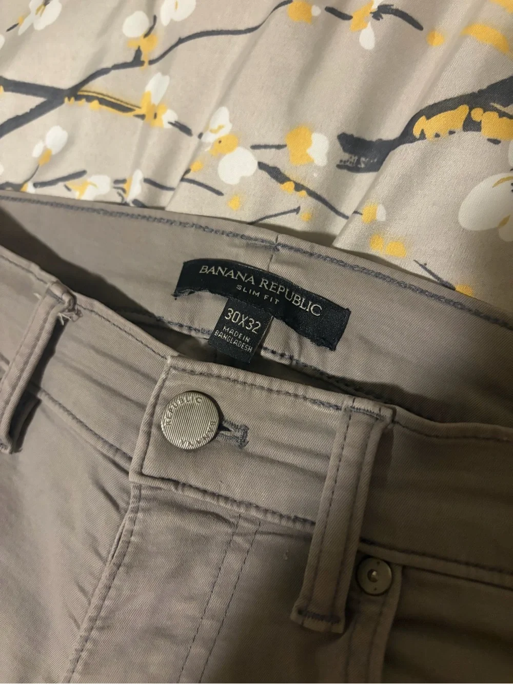 Banana Republic Men’s Gray Slim Fit Chinos in size 32x34
